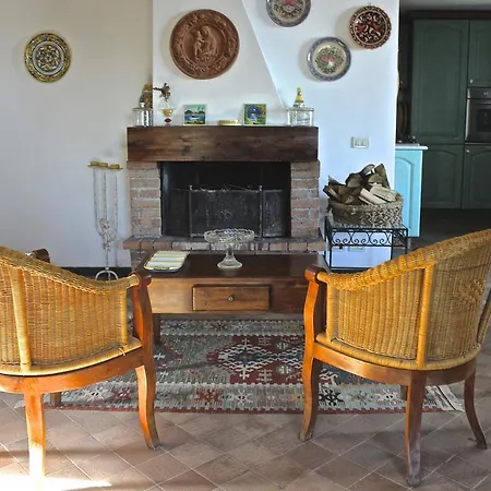 Casa Della Cornice