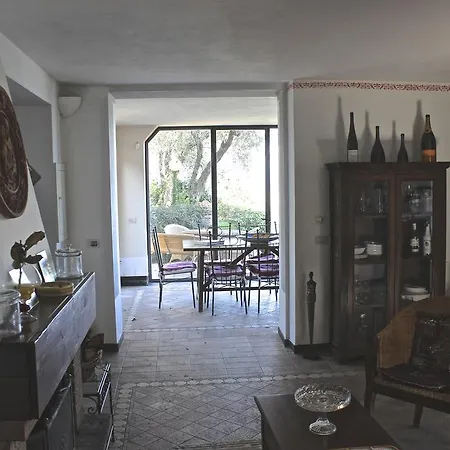 Casa Della Cornice