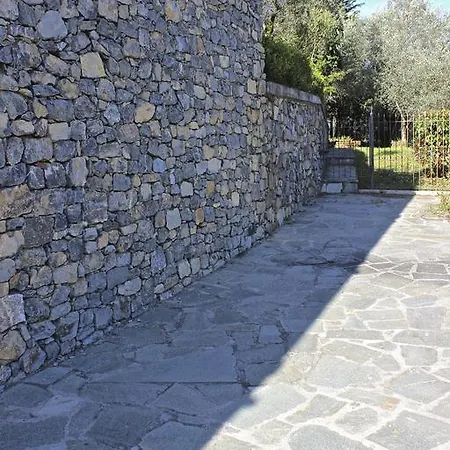 Casa Della Cornice